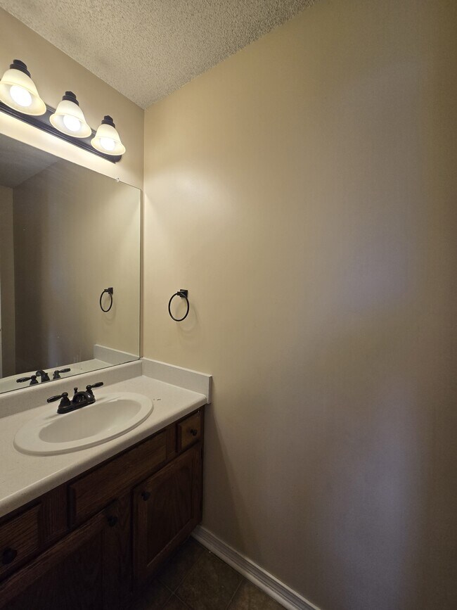 Building Photo - 4462 S Elizabeth Ave