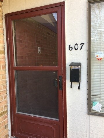 Primary Photo - 1801 Laurel Rd