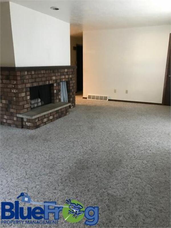 Foto del edificio - 1704 Packerland Dr