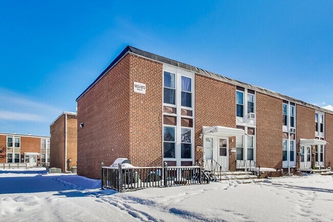 Building Photo - 1853 Pine St
