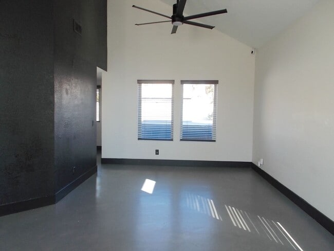 Building Photo - Spacious 4-Bed Home in Quiet Las Vegas Cul-de-Sac with Private Backyard