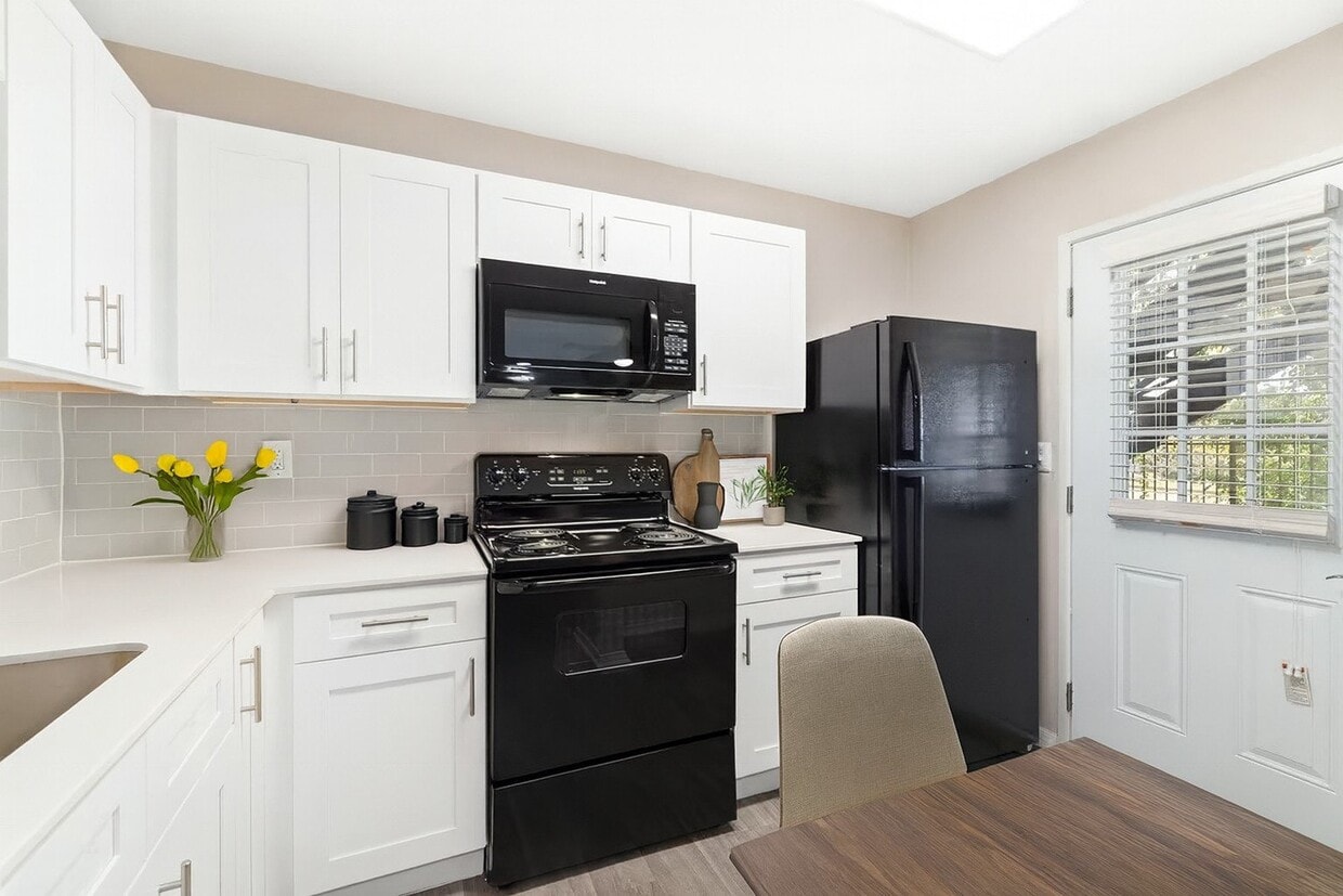 Tides on Timberglen 3550 Timberglen Rd Dallas, TX 75287