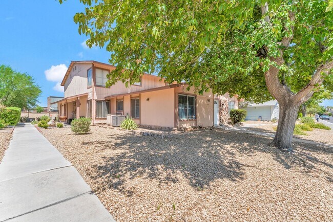 Building Photo - Modernly Updated Retreat Near UNLV & The Las Vegas Strip!