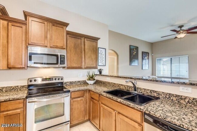 Building Photo - 2725 E Mine Creek Rd