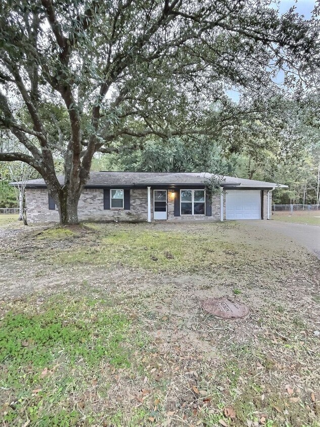 Foto principal - NICE 3 bedroom home in Ocean Springs Schoo...