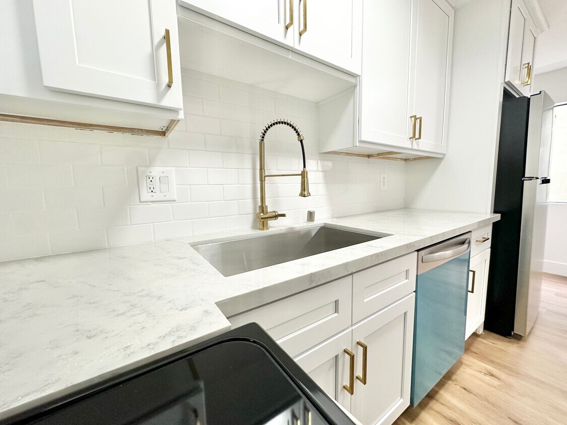 Foto principal - 5111 Harold Way