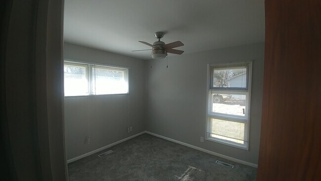 Building Photo - 2214 W 65th St