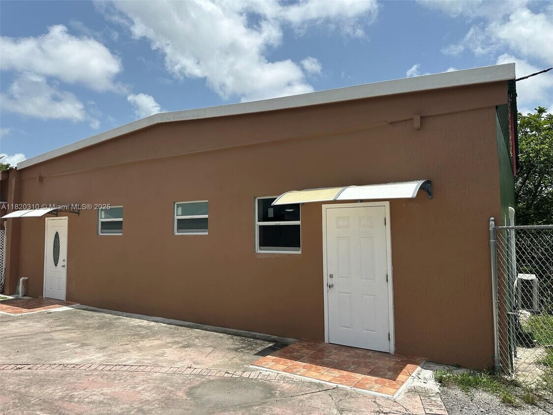 Primary Photo - 17625 SW 160th Ave