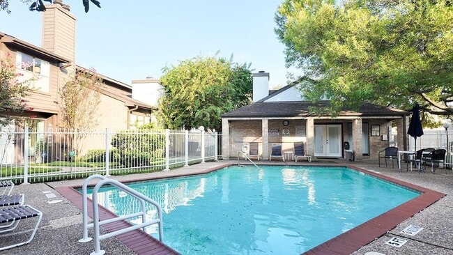 Building Photo - 8020 Braesmain Dr