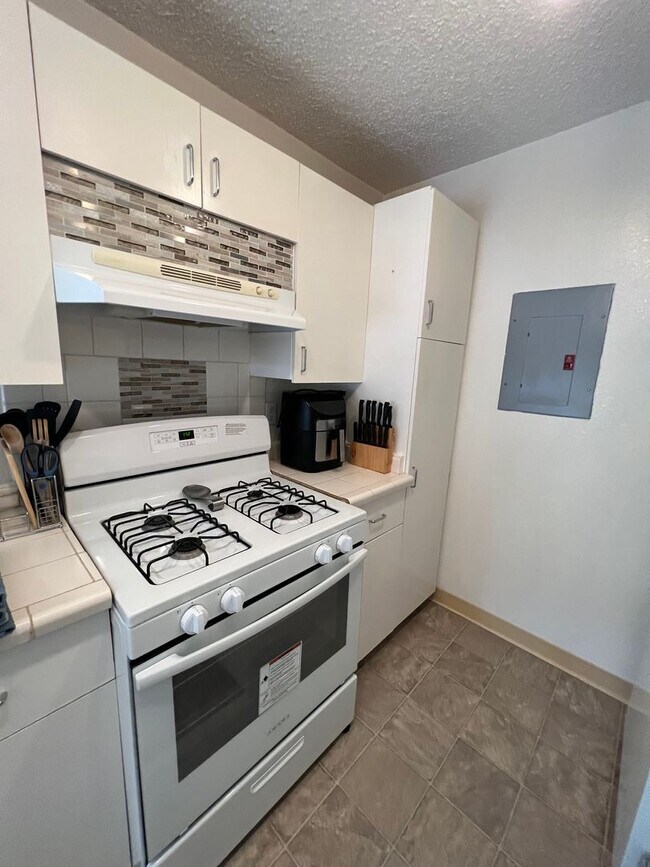 Foto del edificio - Beautiful Unfurnished 2bdrm / 1.5bath Palm...
