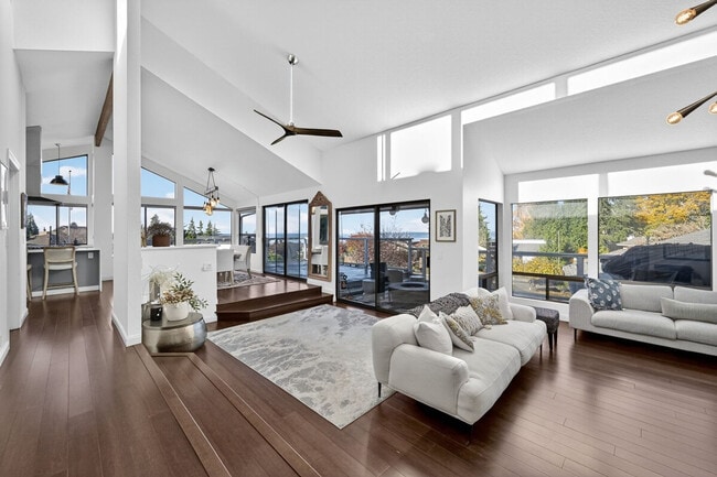 Building Photo - 5111 23rd Ave W