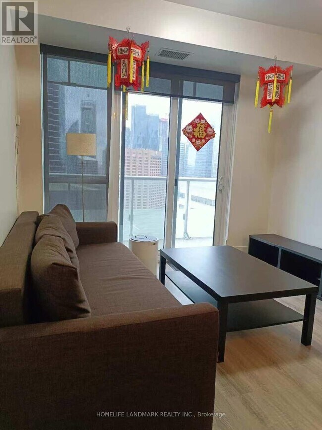 Photo du bâtiment - 300 Front St W