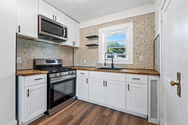 Foto del edificio - 120B Little Pl