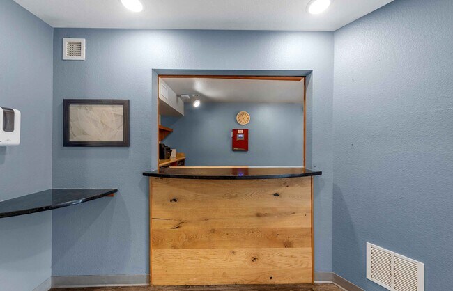 Building Photo - Furnished Studio-Birmingham - Bessemer