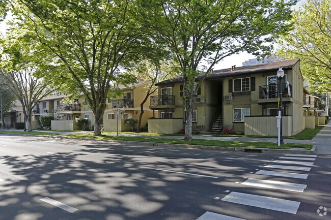 1300 - 1312 G St - Capitol Lanai