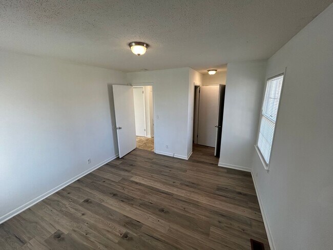 Foto del edificio - Charming Cul-de-Sac Brick Home | 3BR + Bonus Room | 2 Full Baths