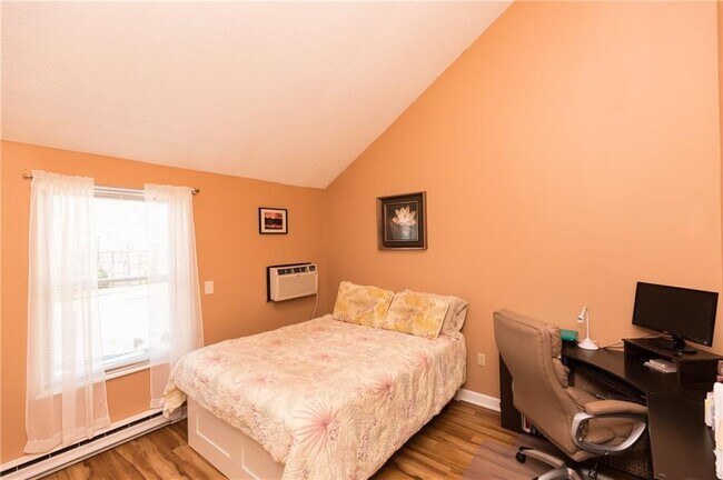 Foto del edificio - 565 Smithfield Rd