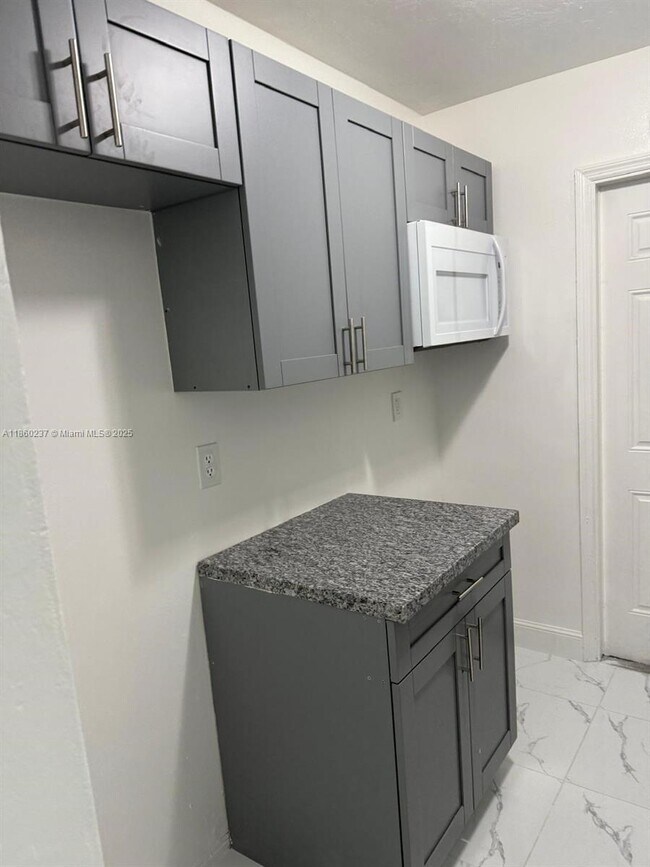 Foto del edificio - 15990 NE 19th Ct