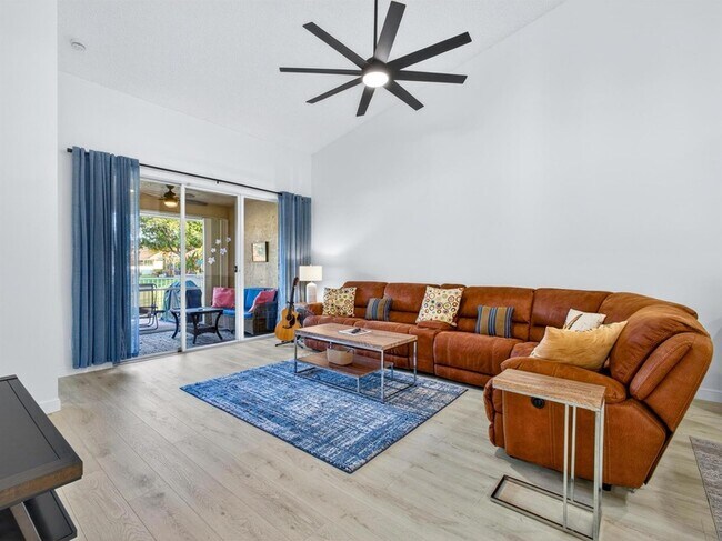 Photo - 233 W Coral Trace Cir House