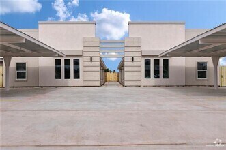 Building Photo - 1318 San Vicente
