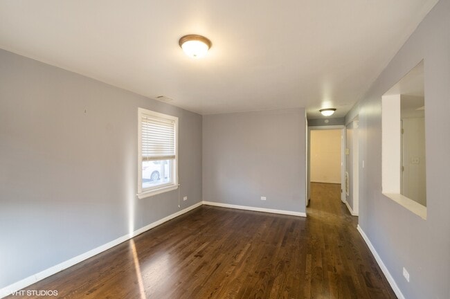 Building Photo - 5759 N Kimball Ave