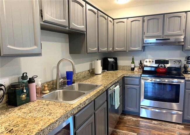 Building Photo - 9715 NE Juanita Dr