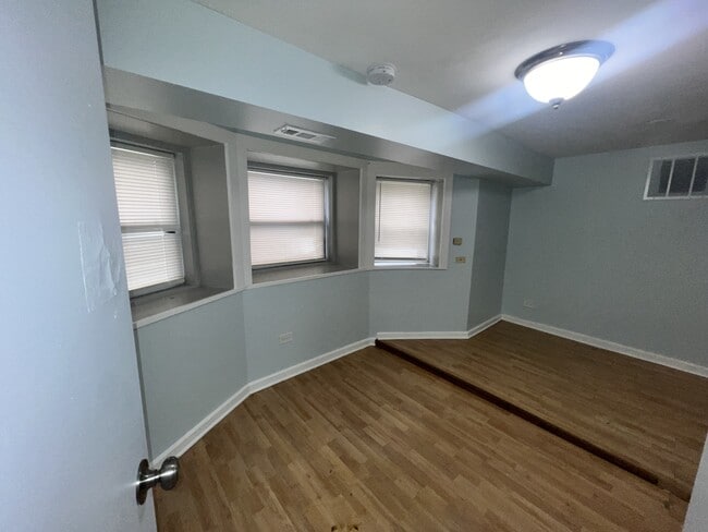 Foto del edificio - 2701 E 75th Pl