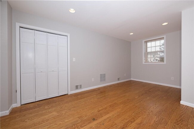 Building Photo - 1 High Hill Farm Pl