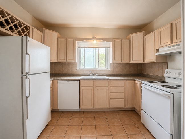 Building Photo - 2572 N 66th St