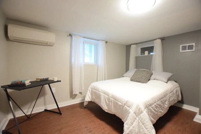 Building Photo - 1002 N Aurora St