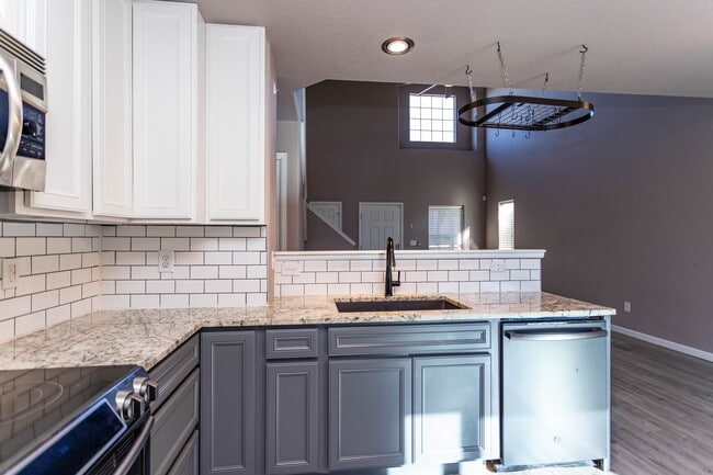 Building Photo - SPACIOUS 3BD HOME IN FREEDOM HEIGHTS W/ A/...