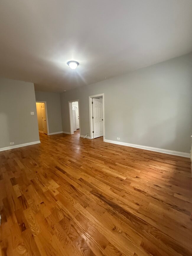 Foto del edificio - 3732 N Pine Grove Ave