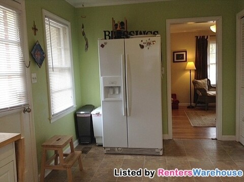 Building Photo - 1175 Pinehurst Dr SE