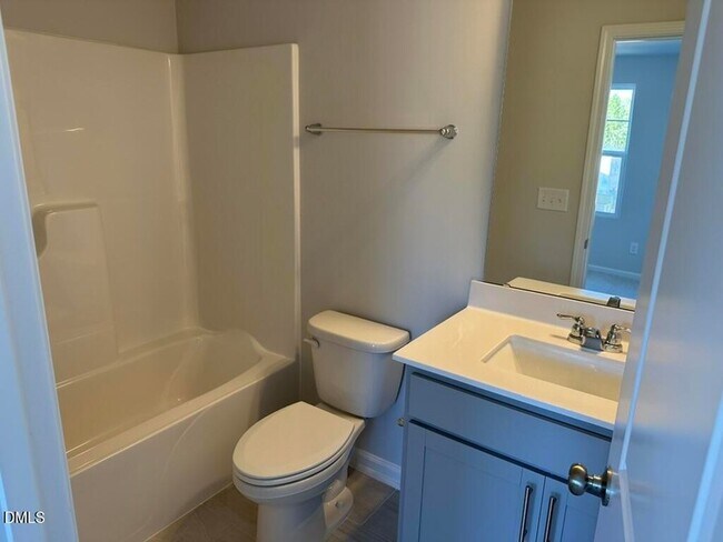 Foto del edificio - 451 Deercroft Dr