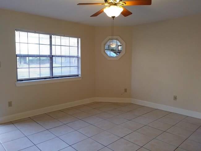 Building Photo - 1000 N Duval St