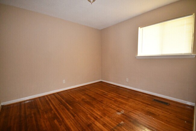 Building Photo - 1801 N Concord Rd