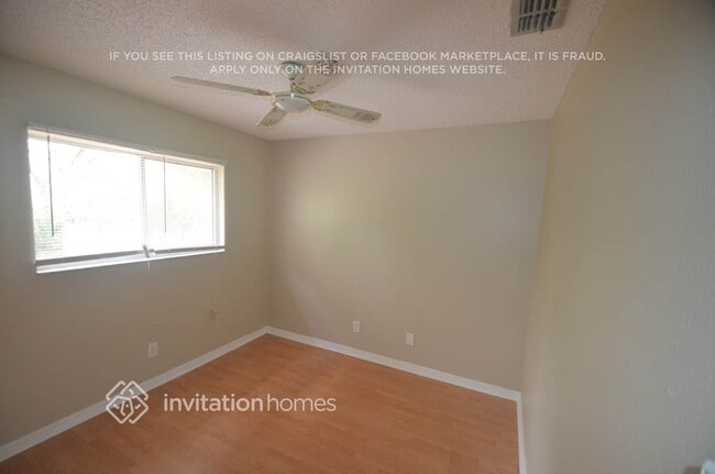 Foto del edificio - 417 Oakleaf Blvd