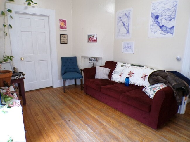 Building Photo - 15 Pond St