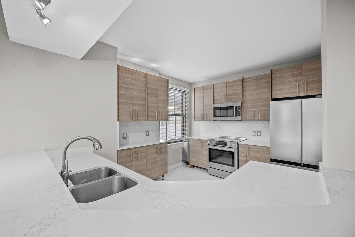 Primary Photo - Beautiful Furnished 2-Bed, 2-Bath Condo in...