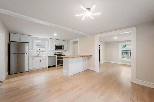 Foto del edificio - 553 Highland Ave