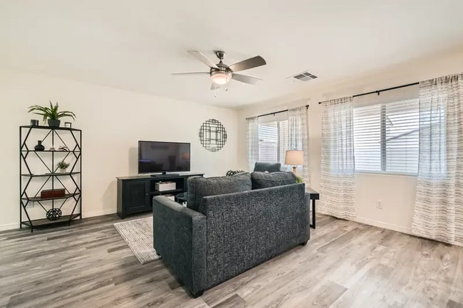 Foto del edificio - 1585 Desert Path Ave