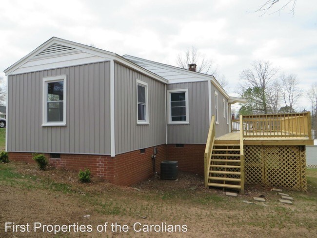 Building Photo - 208 Myers St