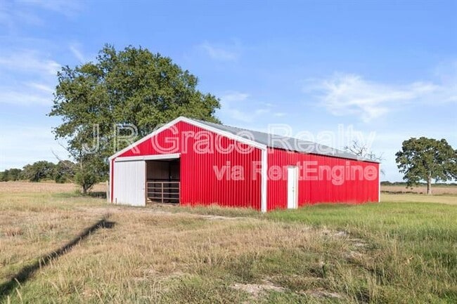 Building Photo - 740 N League