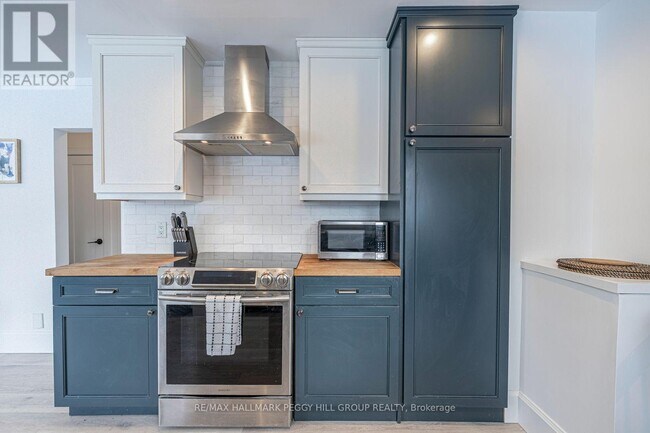 Building Photo - 54 Sophia St E