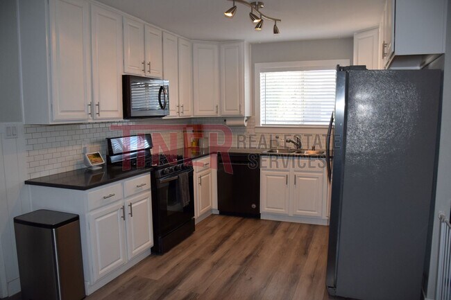 Building Photo - Fantastic 4 Bedroom  Home- Tier 4