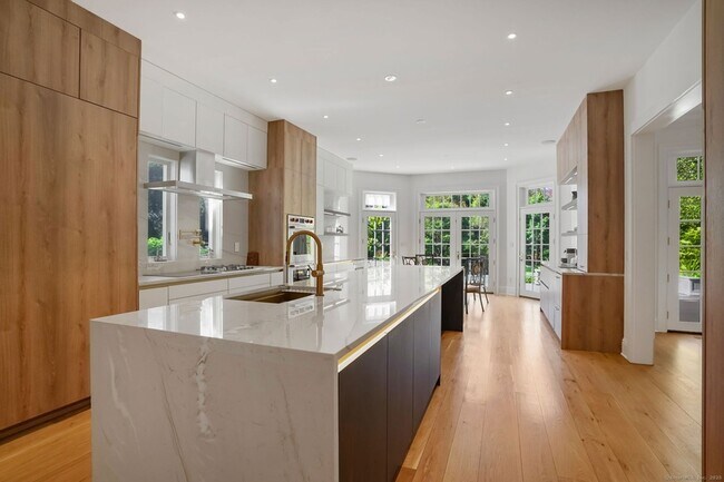 Foto del edificio - 355 Greens Farms Rd