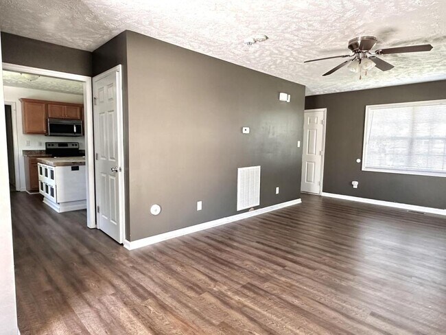 Foto del edificio - 4425 Scenic Pines Dr