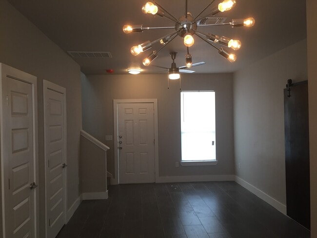 Building Photo - 1806 Perez St