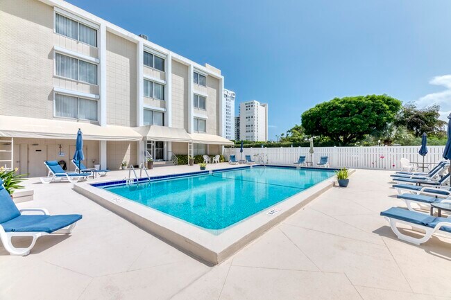 Building Photo - 1601 S Flagler Dr