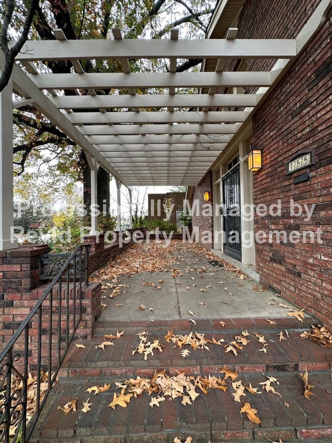Building Photo - Beautiful 5 Bedroom Home in Midtown!!